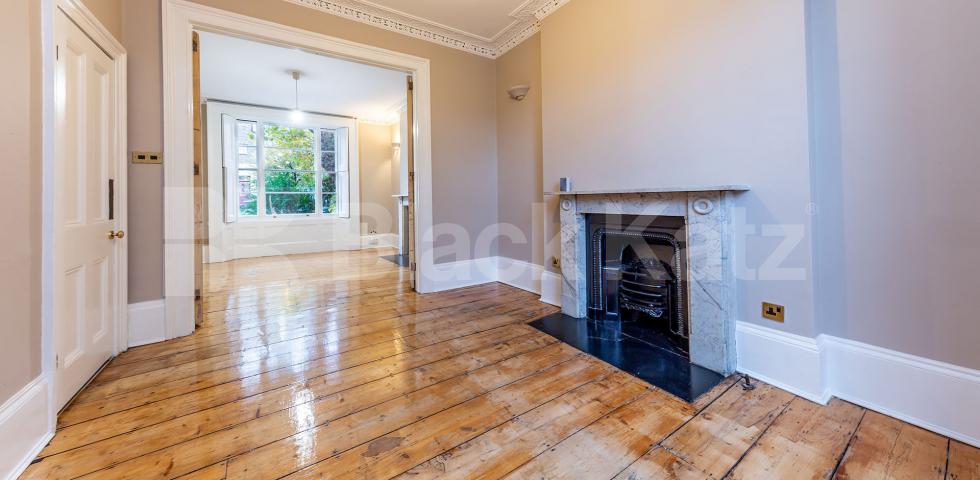 			GARDEN FLAT MINS TO REGENTS PARK!, 2 Bedroom, 1 bath, 1 reception Flat			 Gloucester Crescent, REGENTS PARK/CAMDEN 